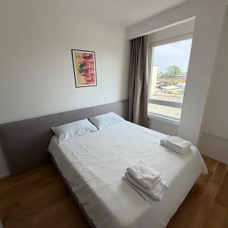 Bicocca M5 - 5 & Parking Aparthotel 2*